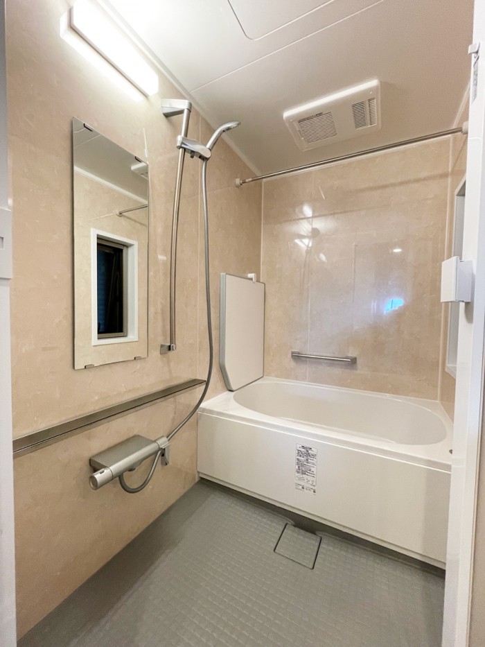 お湯が真上から降り注ぎシャワーだけでもたっぷりリラックス 世田谷区I様邸 お湯が真上から降り注ぎシャワーだけでもたっぷりリラックス 世田谷区I様邸